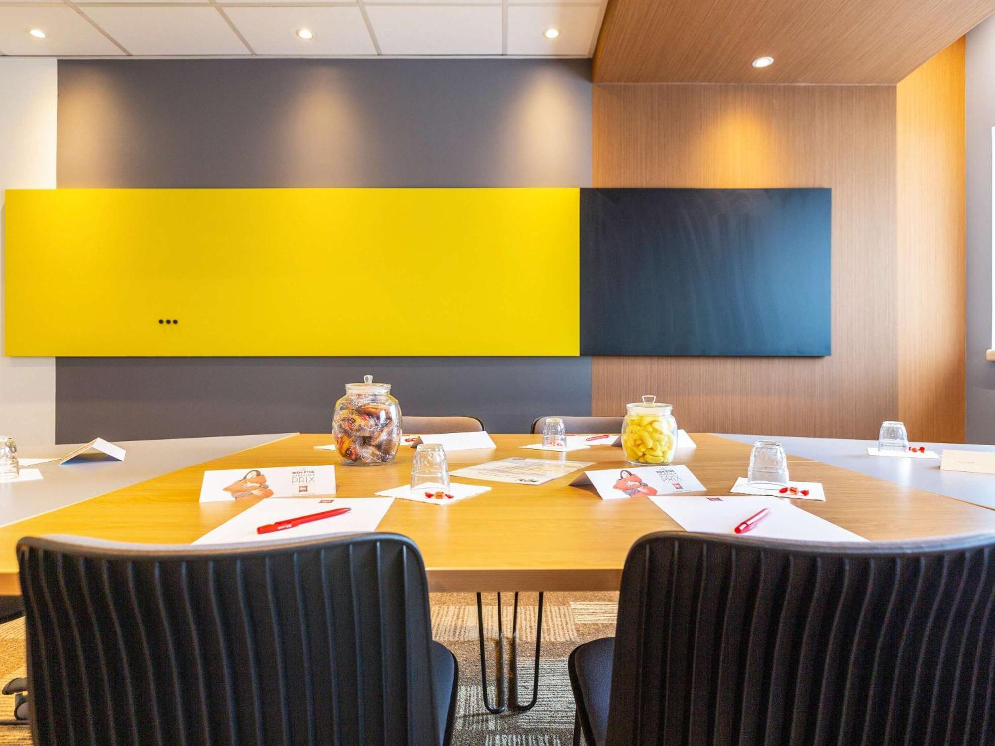 Hotel Ibis Rennes Centre Gare Sud Exteriör bild